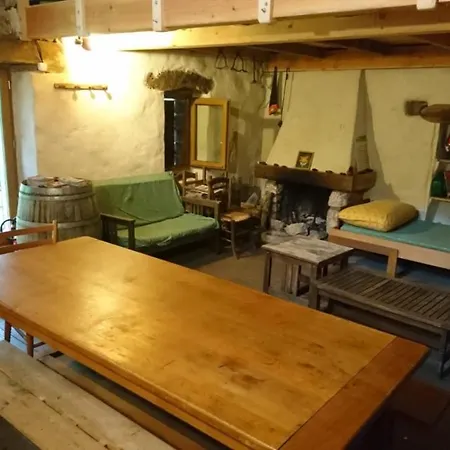 Maison De Vignes De Tournemire * Tournemire (Aveyron)