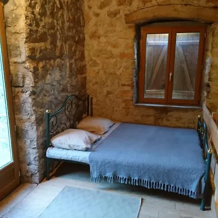 Maison De Vignes De Tournemire